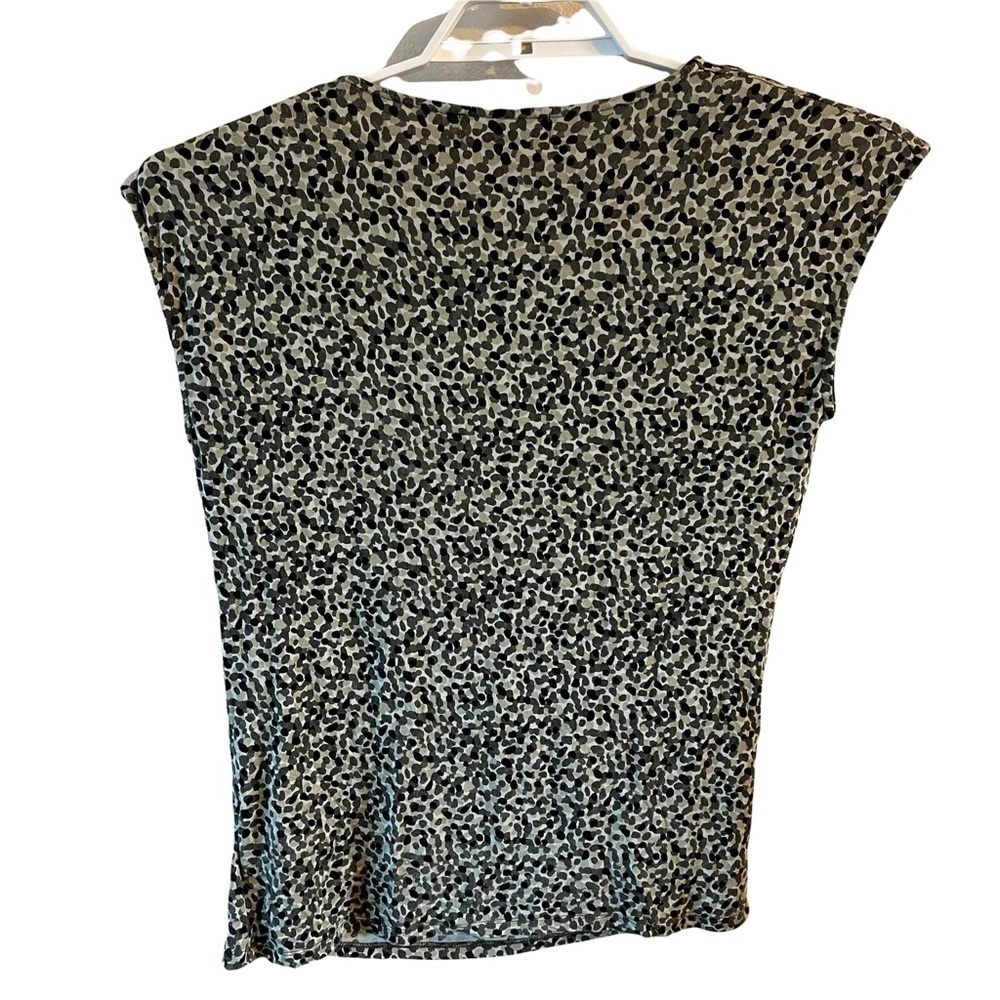 Michael Michael Kors animal print scoop neck top with shoulder zipper si… - Picture 2 of 10